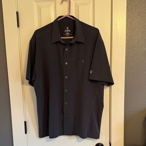 Men’s size XL Kuhl brand short sleeved casual button up shirt.